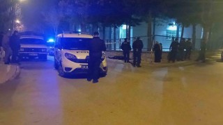 Yabancı uyruklu genç kaldırımda ölü bulundu