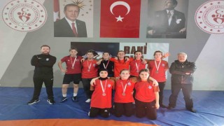 Yalova Belediyespor Kız Güreş Takımından büyük başarı