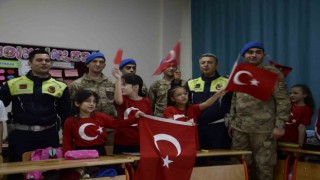 Yalovada jandarma öğrencilerle buluştu