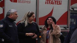 Yanan evini gözyaşları içinde izledi