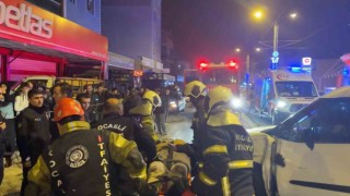 Yeni yılın ilk dakikalarında feci kaza: Aracın altında kalan motosikletliyi vatandaşlar kurtardı