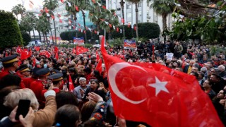Yeniden aday gösterilen Adana Büyükşehir Belediye Başkanı Karalar, vatandaşlarla buluştu