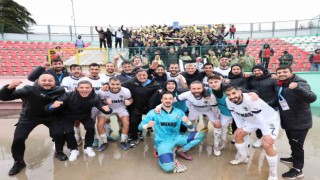 Yılmaz Vural yönetimindeki Menemen FK, zirveye oynuyor