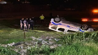 Yolda köpeğe çarpan polis aracı şarampole uçtu: 3 polis yaralı