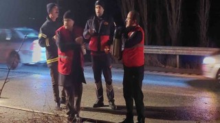 Yolda mahsur kalanlara kumanya yardımı