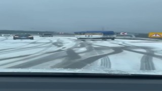 Yollar buz tuttu, araçlar yolda kaldı