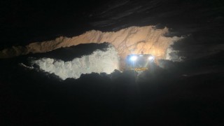Yüksekovada 7 metreyi geçen kar tünelleri