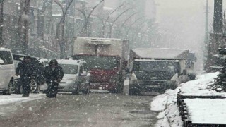 Yüksekovada yoğun kar yağışı: Uçak seferleri iptal edildi
