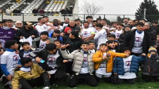 Yuntdağspor ve Horozköysporun Şampiyonluk Kupaları Başkan Çerçiden
