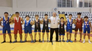 Yunusemrenin altyapı güreşçileri Türkiye Şampiyonalarına damga vuruyor