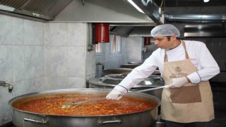 Yüreğir Belediyesi her gün 4 bin 200 aileye ulaşıyor