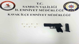 Yurt dışına kaçarken enselendi