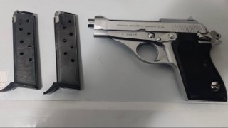 Zanlıların tespiti için polis kurye kılığına girdi