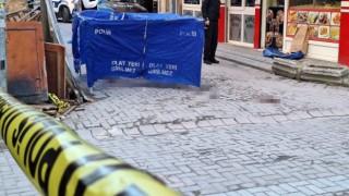 Zeytinburnunda dehşet: Arkadaşını öldürüp baltayla başını kesti