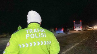 Zonguldakta karayolunda heyelan: Araçta hasar meydana geldi