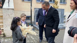 Zonguldakta öğrencilerin karne sevinci