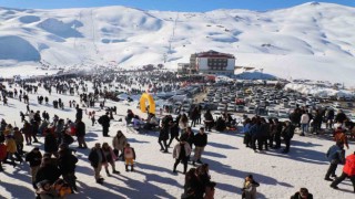 16 bin kişinin katıldığı Hakkari 5. Kar Festivali sona erdi