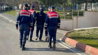 3 kardeşin öldüğü muhtarlık kavgası firarisi saklandığı samanlıkta yakalandı