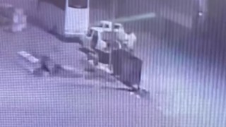 57 saniyede arabayı soyan hırsızlar kameraya yakalandı