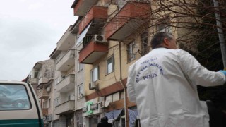 69 yaşındaki adam, evinin balkonunda silahla vurulmuş halde ölü bulundu