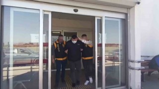 Adanada bir eve yapılan baskında 5 tabanca ve parçaları ele geçirildi