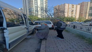 Adanada camilerde dilenen kadınlar gözaltına alındı