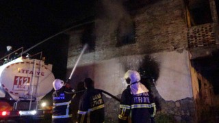 Adanada evde çıkan yangında anne ve iki çocuğu hayatını kaybetti