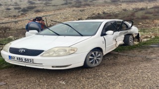 Adıyamanda iki otomobil çarpıştı: 6 yaralı