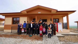 Adıyamanda köy konutlarının anahtarları teslim edildi