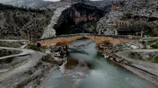 Adıyamandaki tarihi köprü depremlere meydan okuyor