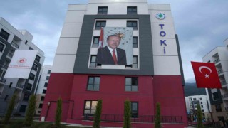 Afetzede vatandaş anahtarını teslim aldığı evine kavuştu