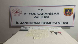 Afyonkarahisarda peçeteye emdirilmiş bonzai ele geçirildi