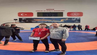 Afyonkarahisarlı sporcu Türkiye Güreş Şampiyonasında ikinci oldu