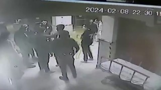 Ağabeyini tedavi eden doktora saldırdı, o anlar kamerada