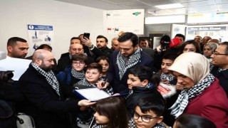Aile ve Sosyal Hizmetler Bakanı Göktaş, 11 bin çocuğun hazırladığı kartpostalları Gazzeye gönderdi