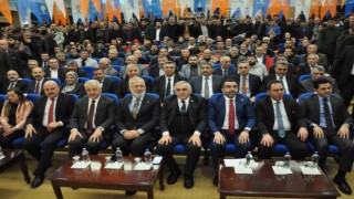 AK Parti Karsta belediye başkan adaylarını tanıttı