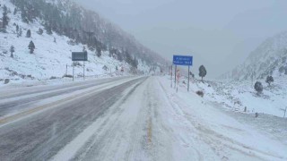 Alacabelde gece başlayan kar yağışı sonrası ekipler seferber oldu