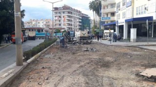 Alanyada Başkent Kavşağı ile Yunus Emre Caddesi arası yenileniyor
