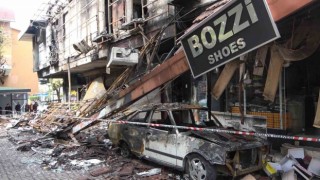 Alanyada iş merkezindeki yangın 5 dükkan ve 1 araç kullanılamaz hale getirdi