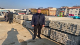 Alaşehir Belediyesinden çiftçilere beton bağ direği desteği