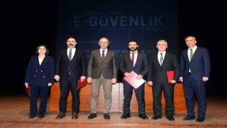 Anadolu Üniversitesinde E-güvenlik Paneli gerçekleştirildi