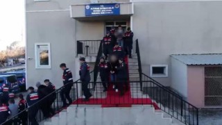 Ankarada taksi şoförünü silahla vurarak gasp eden 8 kişi yakalandı
