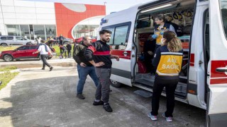 Antalyada ikinci el otomobil bayisindeki yangın korkuttu: 3 kişi dumandan etkilendi