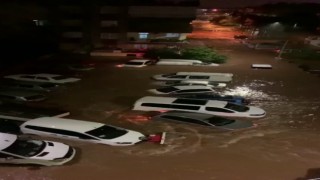Antalya'da sağanak yağış etkili oldu: Sel ve su baskınları oluştu