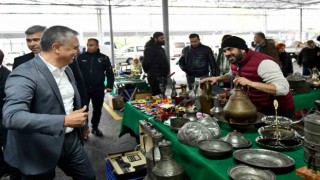 Antika meraklıları bu pazarda