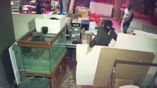 ‘Anucur Çetesi üyelerinden internet kafeye silahlı saldırı