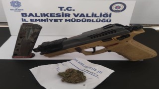 Aranan şahıstan uyuşturucu madde çıktı
