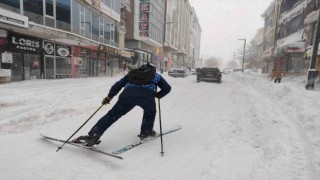 Ardahanda sokakta kayak keyfi