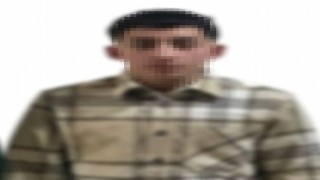 Asker eğlencesi konvoyunda motosiklet üzerinde havaya ateş açan şahıs kamerada