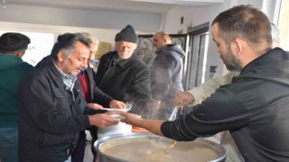 Asrın felaketinde enkazda can aramıştı, sene-i devriyesinde ise kuran okutup yemek dağıttırdı
